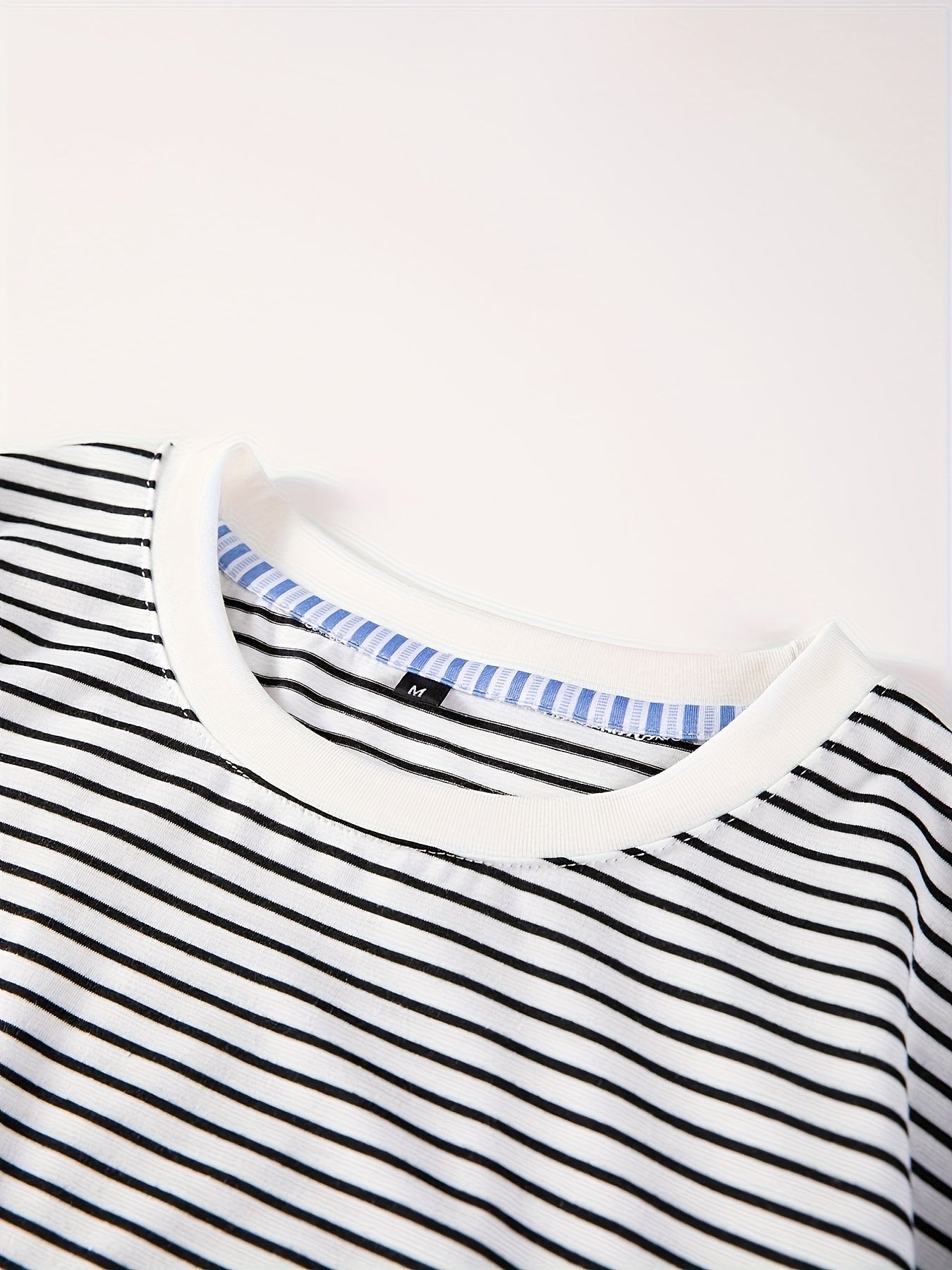 Herren T-Shirt mit Streifenmuster – Kurzarm, Zeitloser Stil, Vielseitig für Alltag und Freizeit