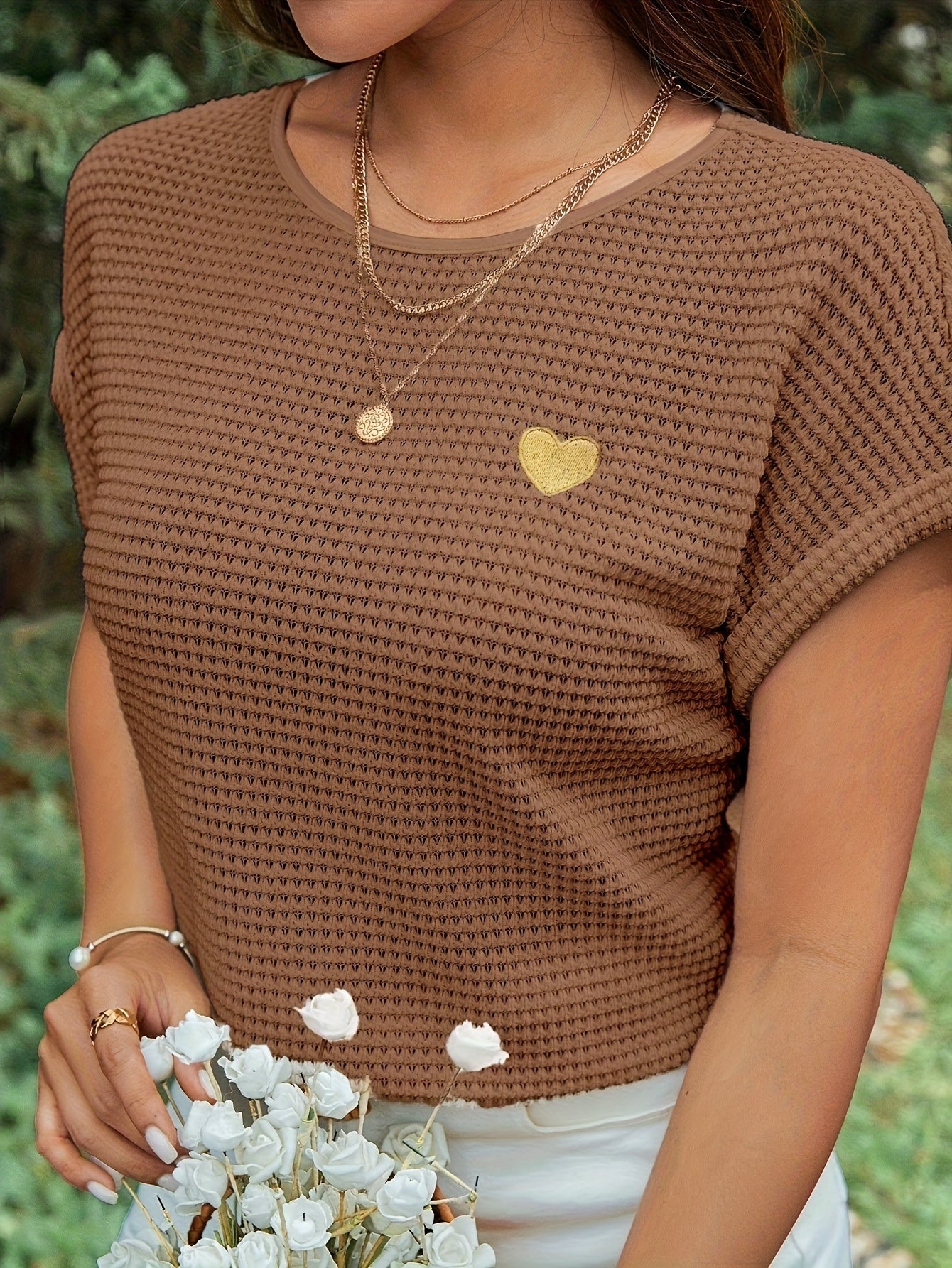 Damen Sommer Strickshirt mit Herz-Stickerei – Eleganter Freizeit-Look, Kurzarm, Ideal für Urlaub & Alltag