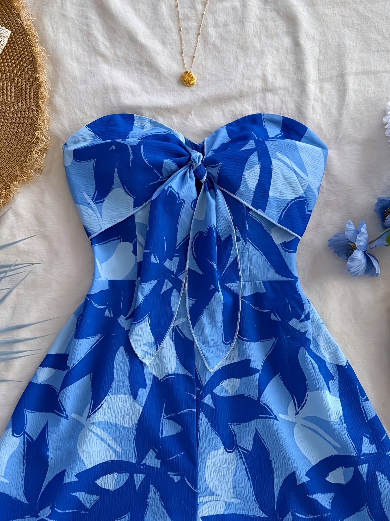 Damen Bandeau-Jumpsuit mit Blumenmuster und Schleifendetail – Eleganter Einteiler für Urlaub und Sommer-Outfits