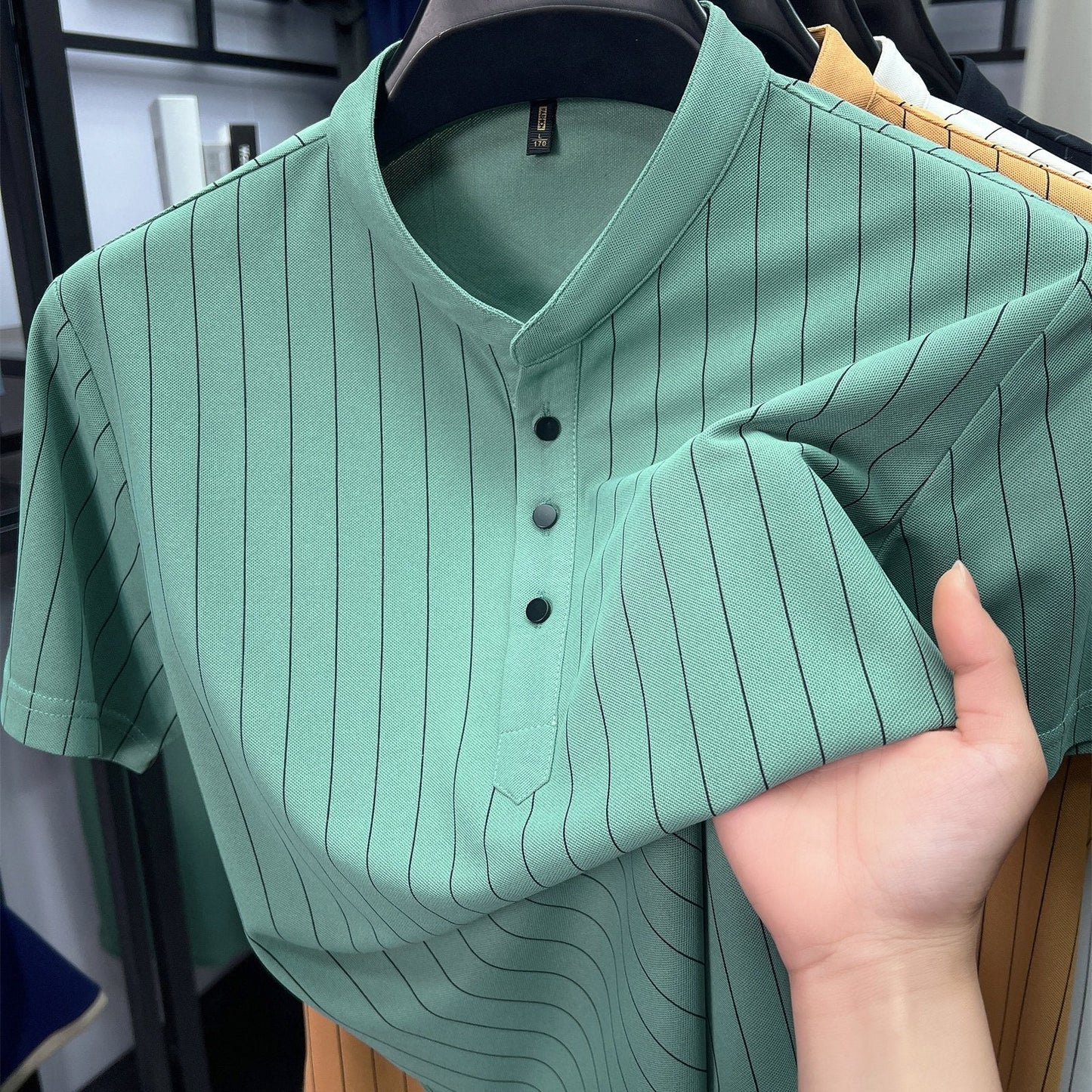 Herren Kurzarm-Hemd mit Stehkragen und Nadelstreifen – Modernes Freizeitshirt mit Knopfleiste