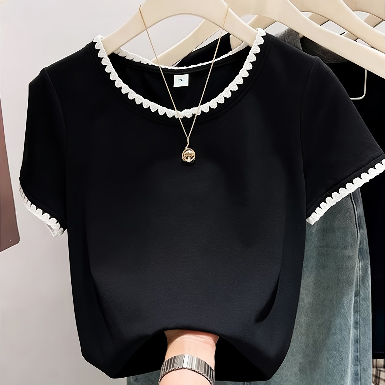 Damen Bluse mit Wellenkante und Rundhalsausschnitt – Eleganter Alltagsstil