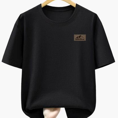 Herren T-Shirt mit Berg-Logo – Freizeit, Modern, Outdoor-inspiriert