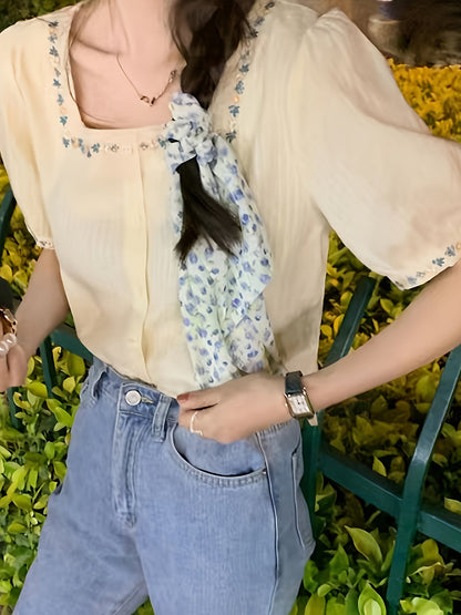 Damen Bluse mit Stickerei und Quadrat-Ausschnitt – Eleganter Sommerstil
