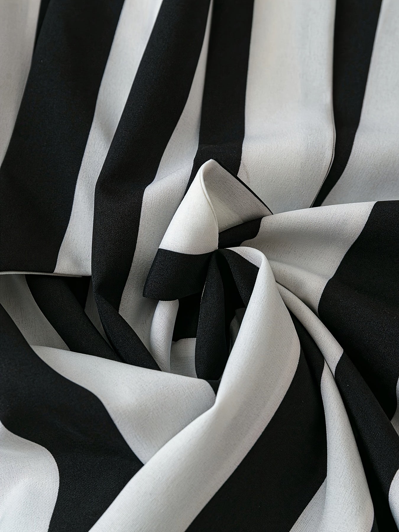 Damen Bluse Elegant mit Schleifenkragen und Streifenmuster – Büro & Alltag
