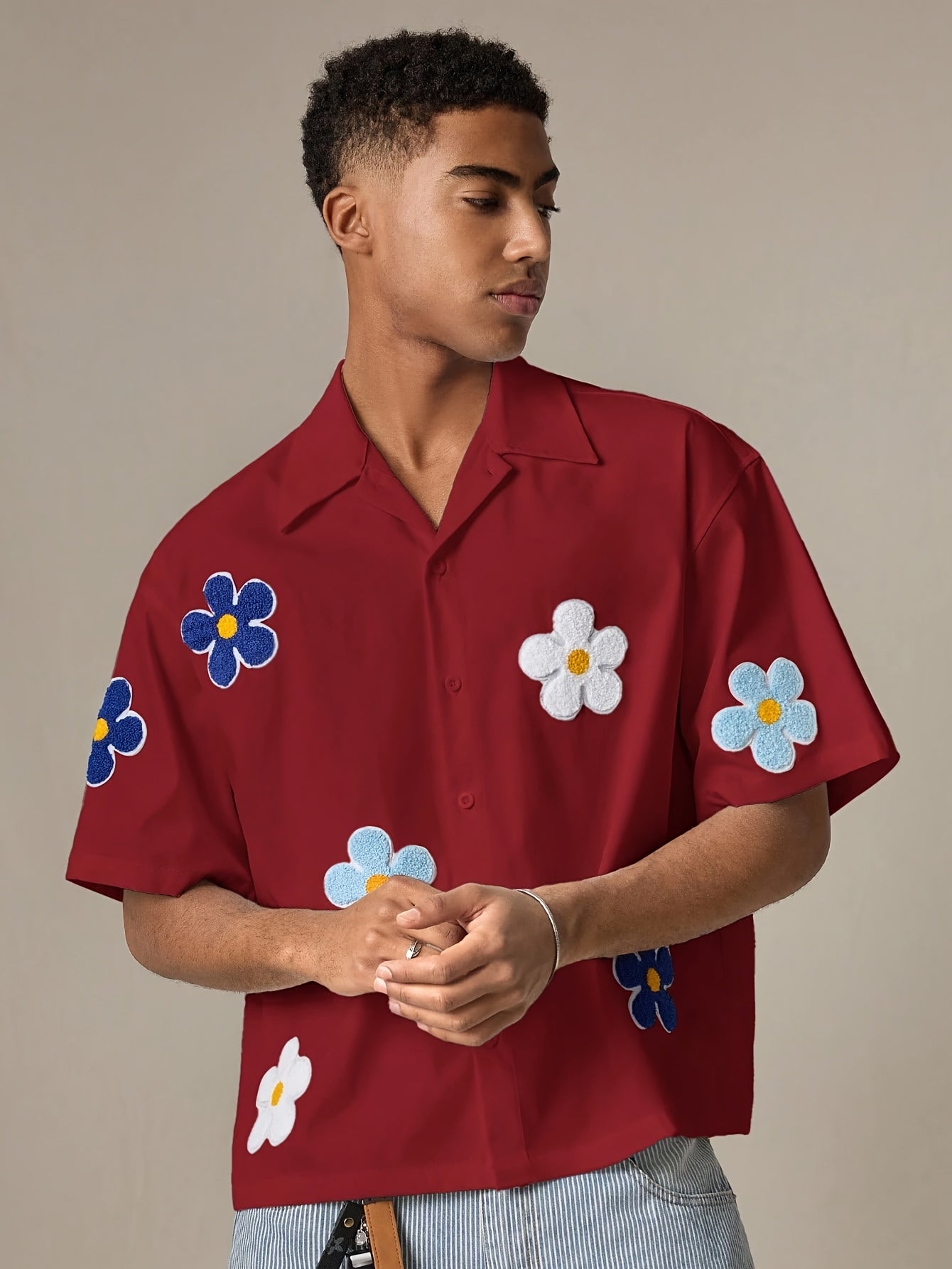 Herren Freizeit-Hemd mit Blumenstickerei und kurzem Ärmel – Modernes, verspieltes Design für Alltag und Ausgehen