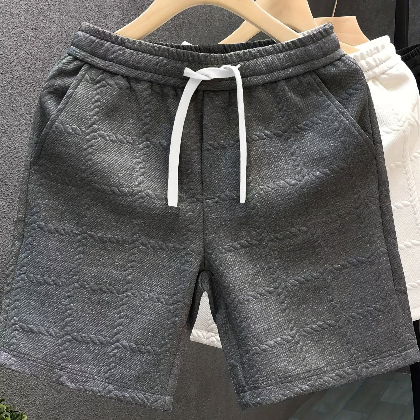 Herren Shorts mit modernem Strukturmuster – Freizeit & Sport, Komfort Fit, urbaner Look