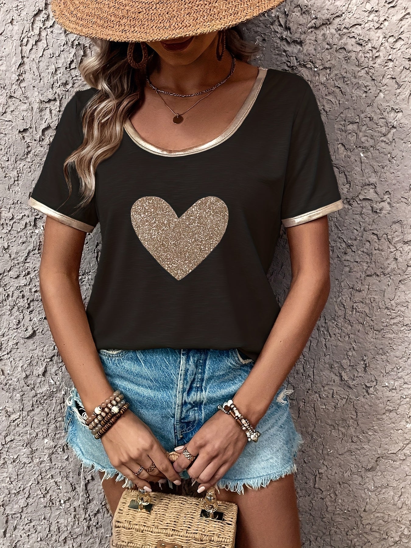 Damen T-Shirt mit Herzmotiv und Metallic-Details – Modisches Freizeitshirt, lässig und stilvoll
