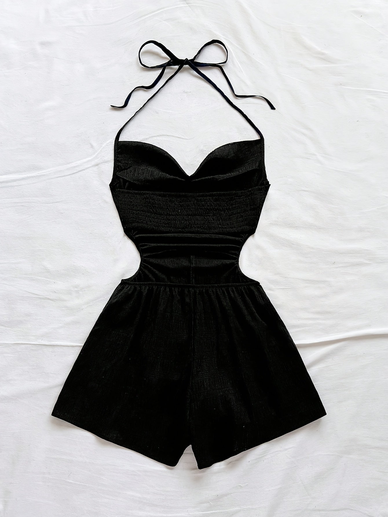 Damen Jumpsuit mit Neckholder und Cut-Outs – Modischer Einteiler für Urlaub & Sommer