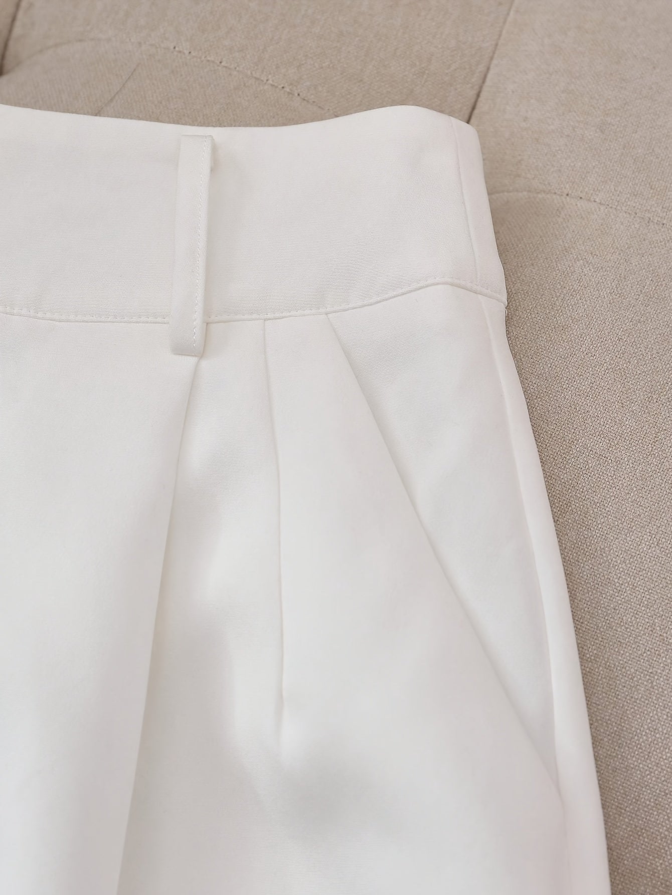 Damen Elegante High-Waist Shorts mit Gürtel – Perfekt für Alltag & Büro
