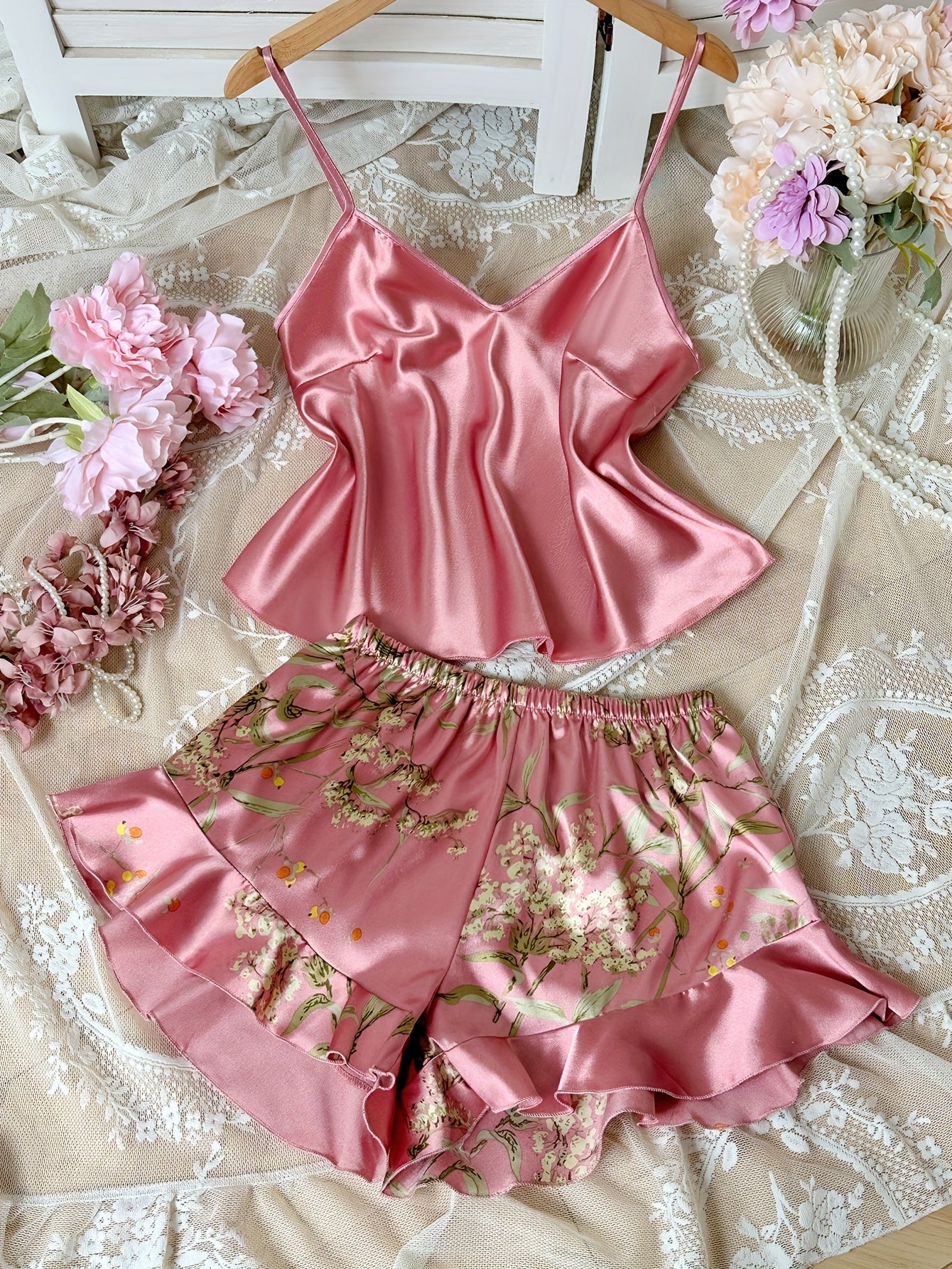 Damen Satin Pyjama Set mit Spaghettiträgern und Blumenmuster – Elegantes Schlafanzug-Set für den Sommer