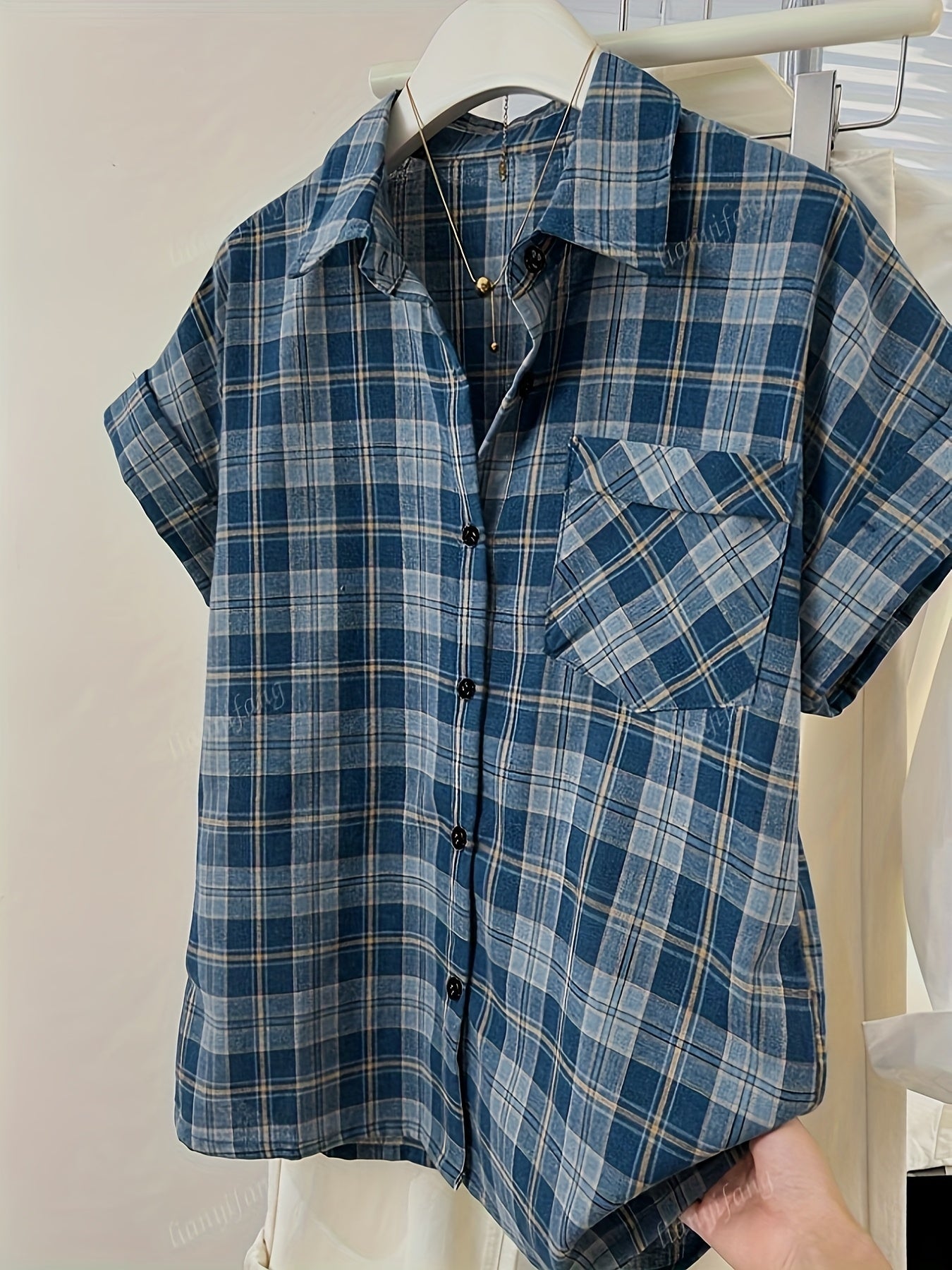 Herren Kariertes Kurzarm-Hemd im Casual-Look – Zeitloses Design für Freizeit und Büro