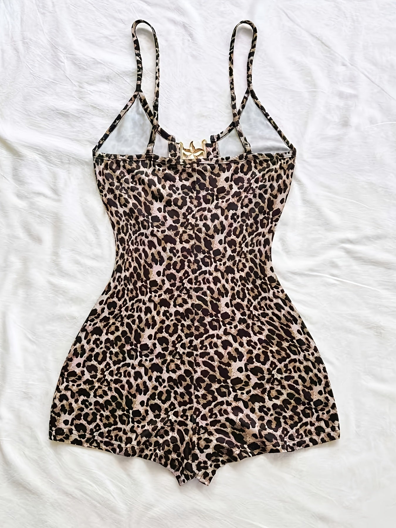 Damen Jumpsuit mit Leopardenmuster und Cut-out Front für Strand und Urlaub