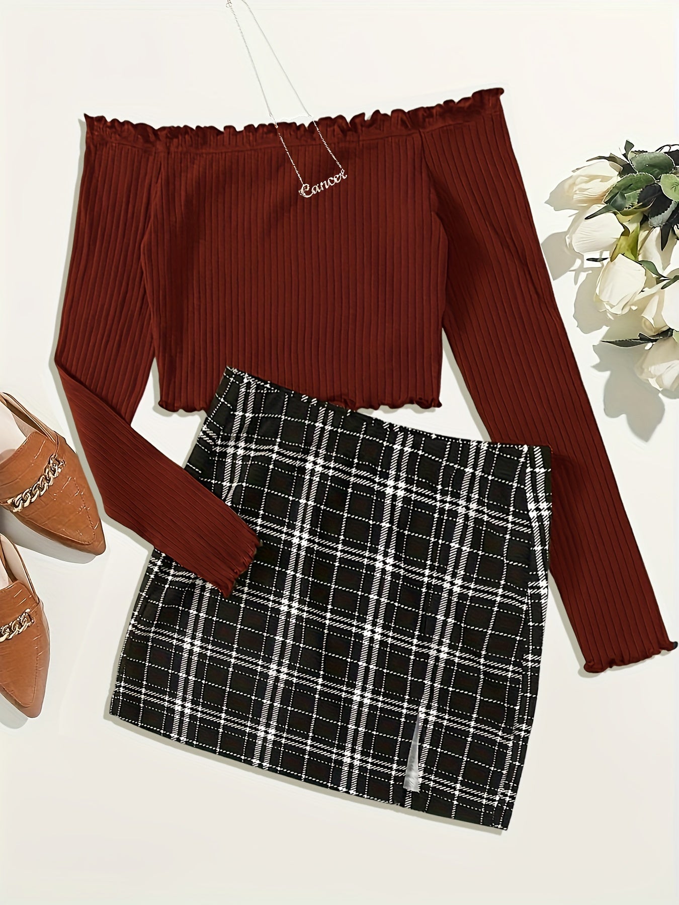 Damen Off-Shoulder Zweiteiler Set – Elegantes Oberteil mit Falten & Karierter Minirock – Perfekt für Frühling und Sommer