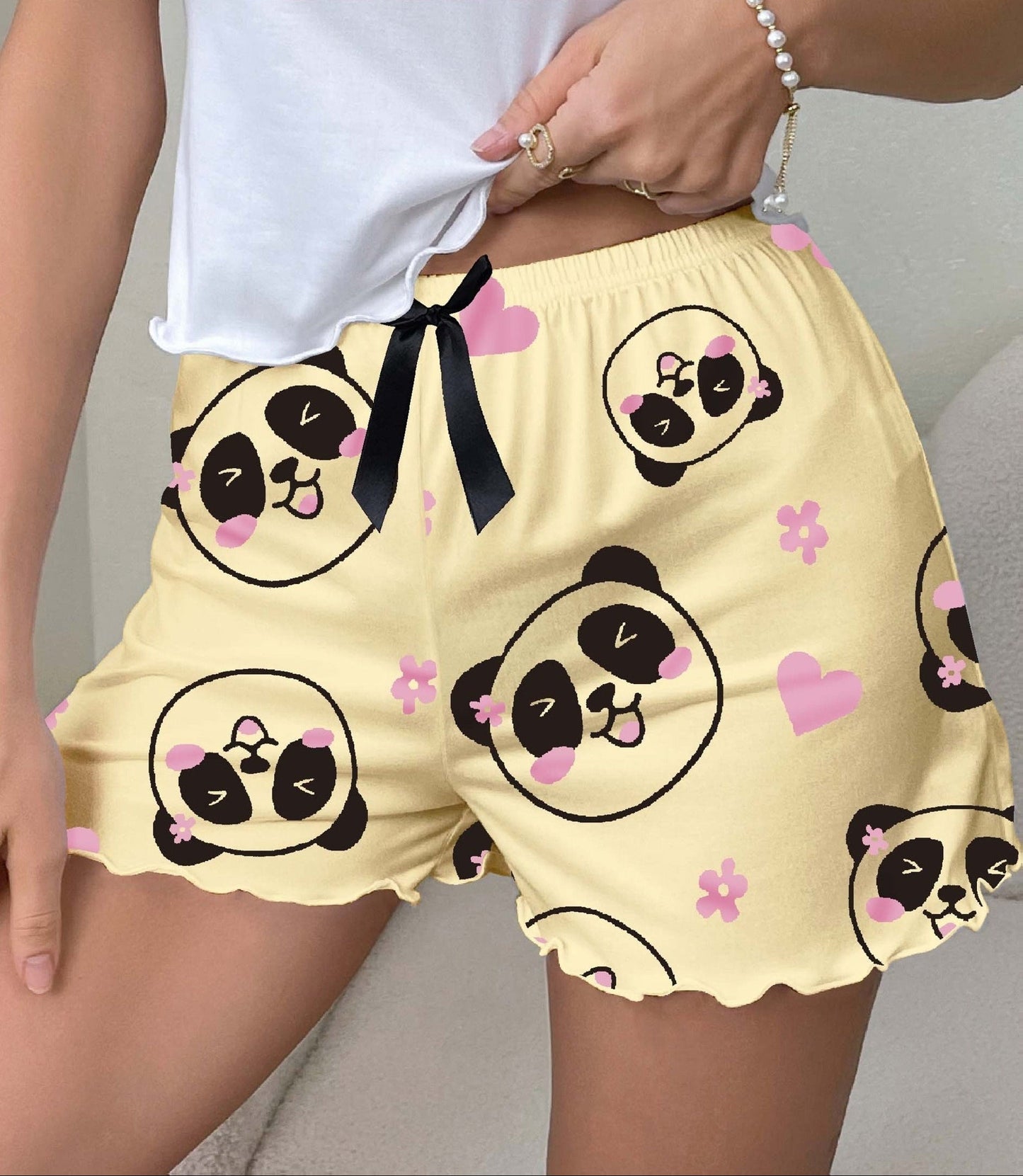 Damen Schlafshorts mit Panda-Motiv und Herzchen – Verspielte Pyjama-Shorts für gemütliche Nächte