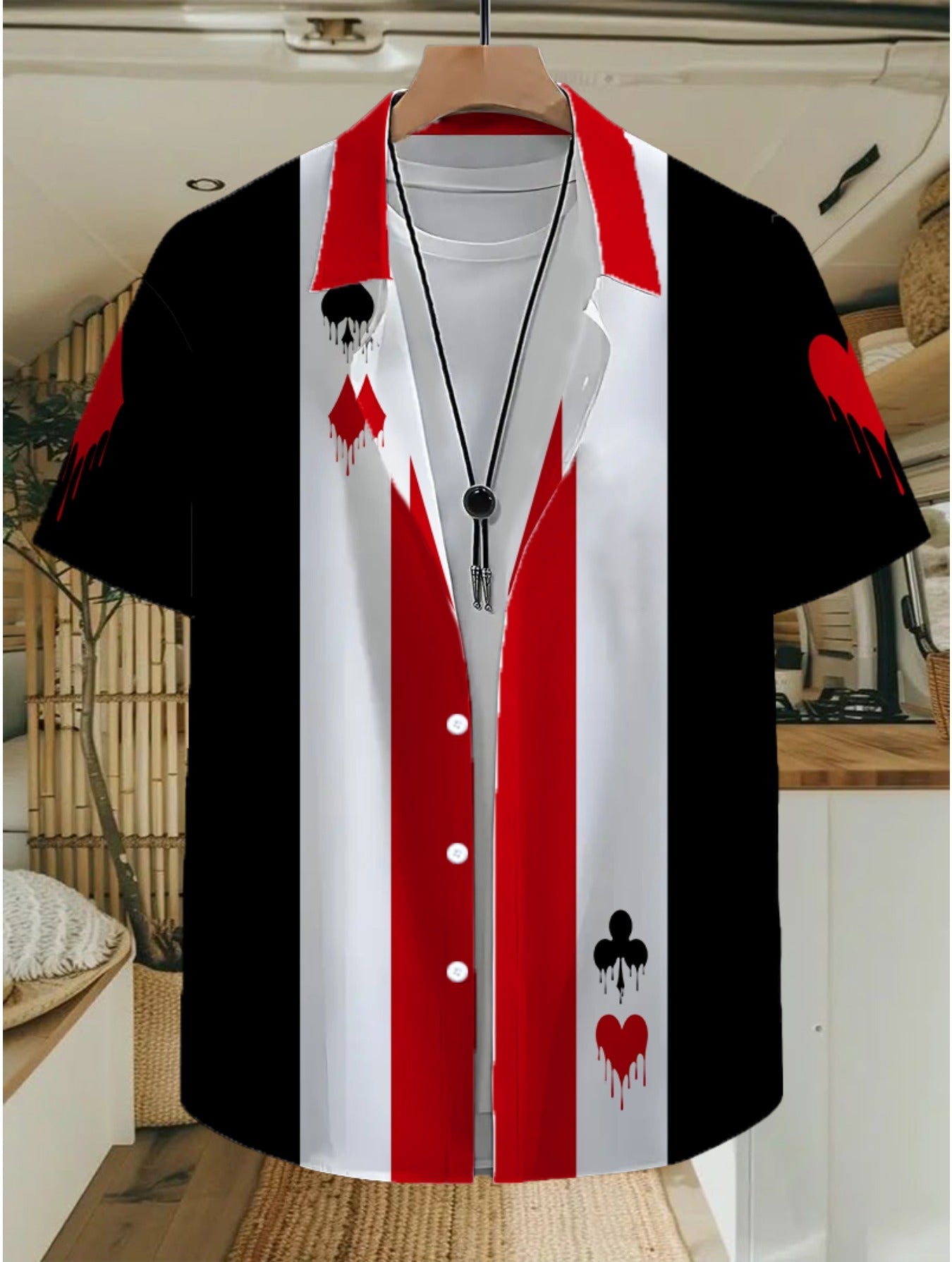Herren Kurzarm Freizeithemd mit Spielkarten-Motiv und Knopfleiste – Stilvolles Party- und Freizeitshirt