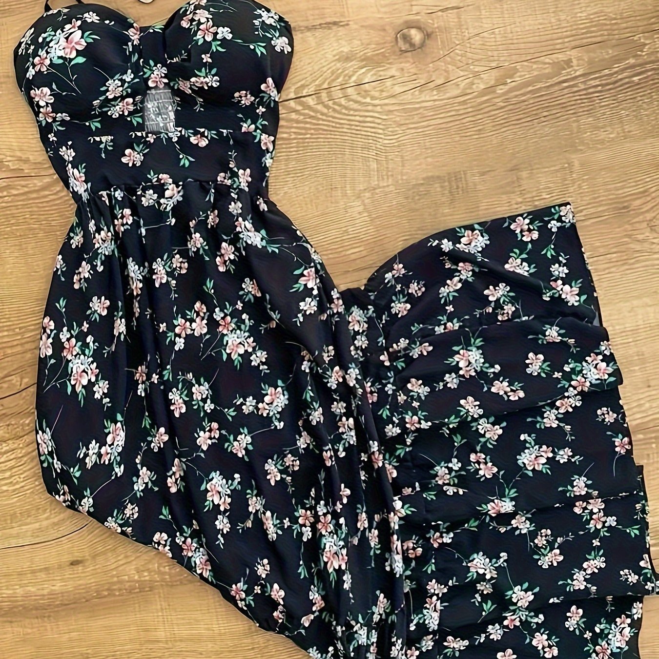 Damen Maxikleid Polka-Dot mit Rüschenrock und Spaghettiträgern – Vintage-inspiriertes Sommerkleid für besondere Anlässe