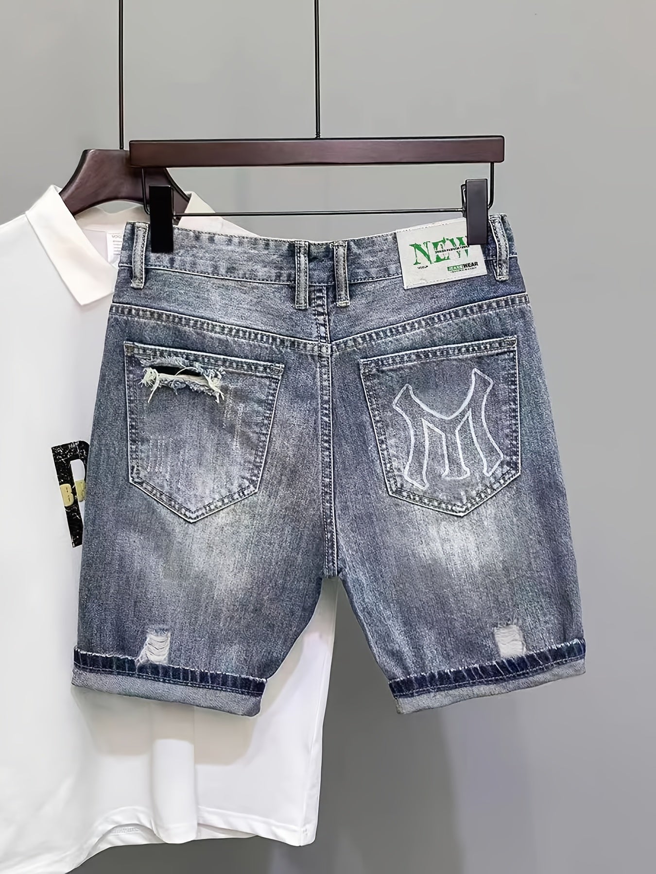 Herren Denim Shorts im Distressed Street Style mit grafischen Details – Lässige Freizeitshorts
