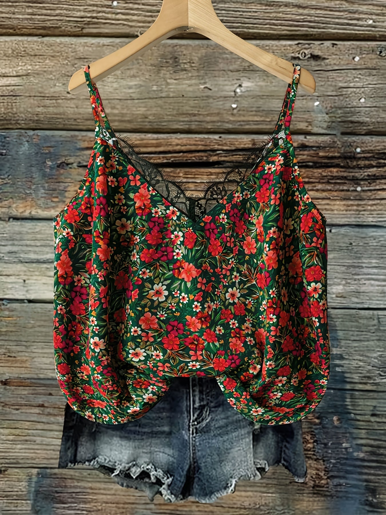 Damen Sommer-Top mit Blumenmuster und Spitzen-Detail – Lässiges Trägertop für Freizeit und Urlaub