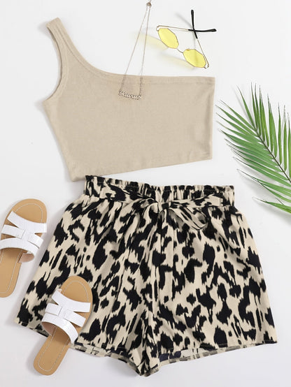 Damen Sommer Set mit Ein-Schulter-Top und Animalprint Shorts – Modisches Freizeit Outfit
