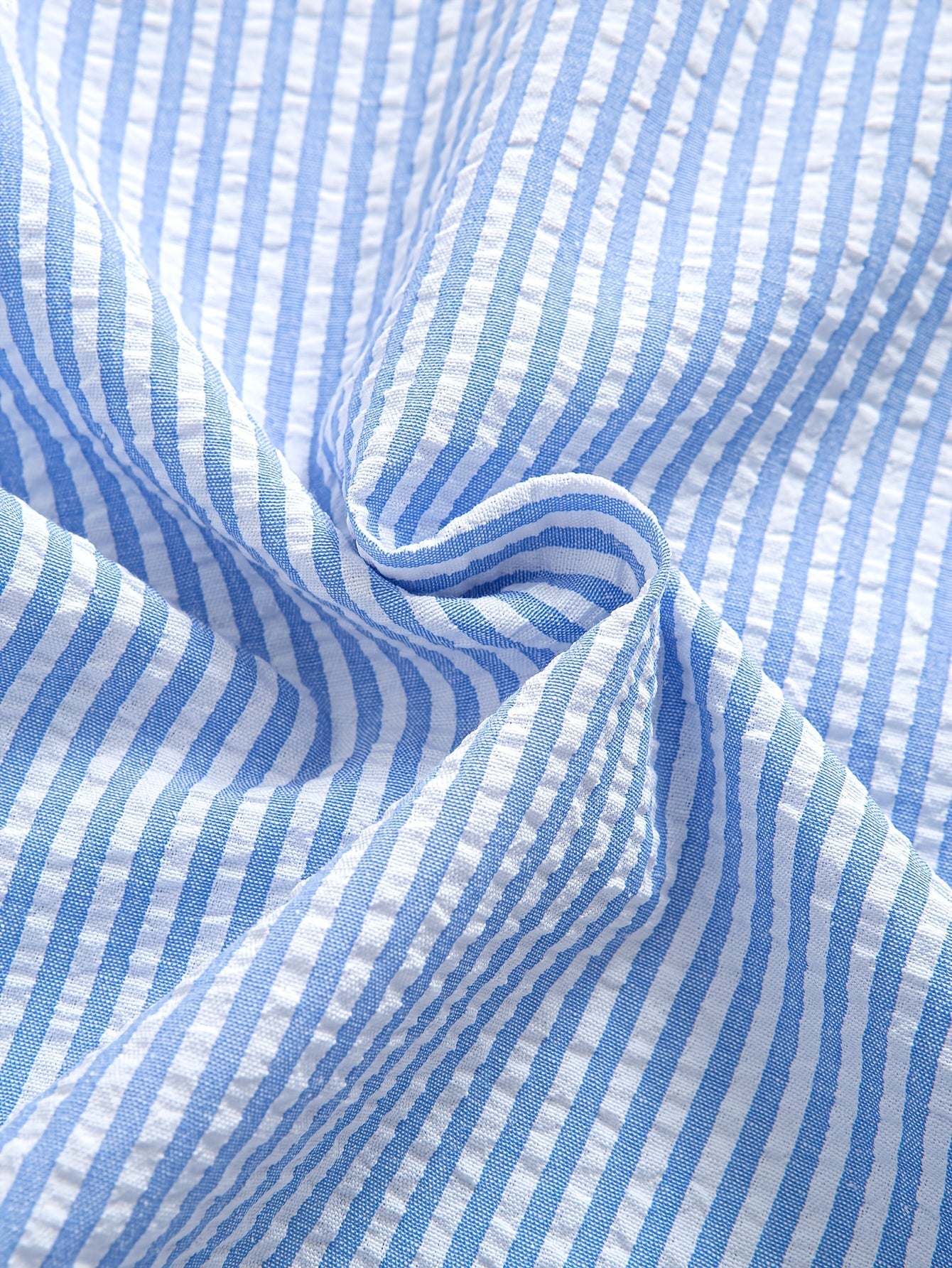 Herren Kurzarm-Henley im modernen Streifen-Design für lässige Eleganz