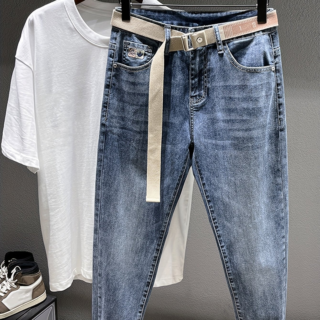 Herren Jeans im modernen Streetwear-Stil mit Gürtel – Lässige Denim-Hose für Alltag und Freizeit