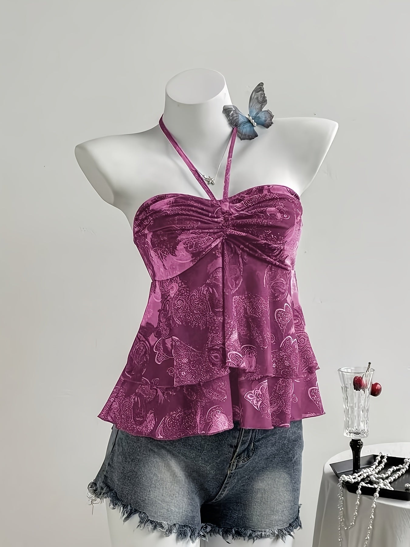 Damen Halterneck Volant-Top mit Herzmuster und Rüschen – Verspielter, femininer Look für Freizeit und Ausgehen