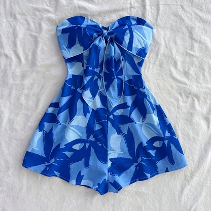 Damen Bandeau-Jumpsuit mit Blumenmuster und Schleifendetail – Eleganter Einteiler für Urlaub und Sommer-Outfits