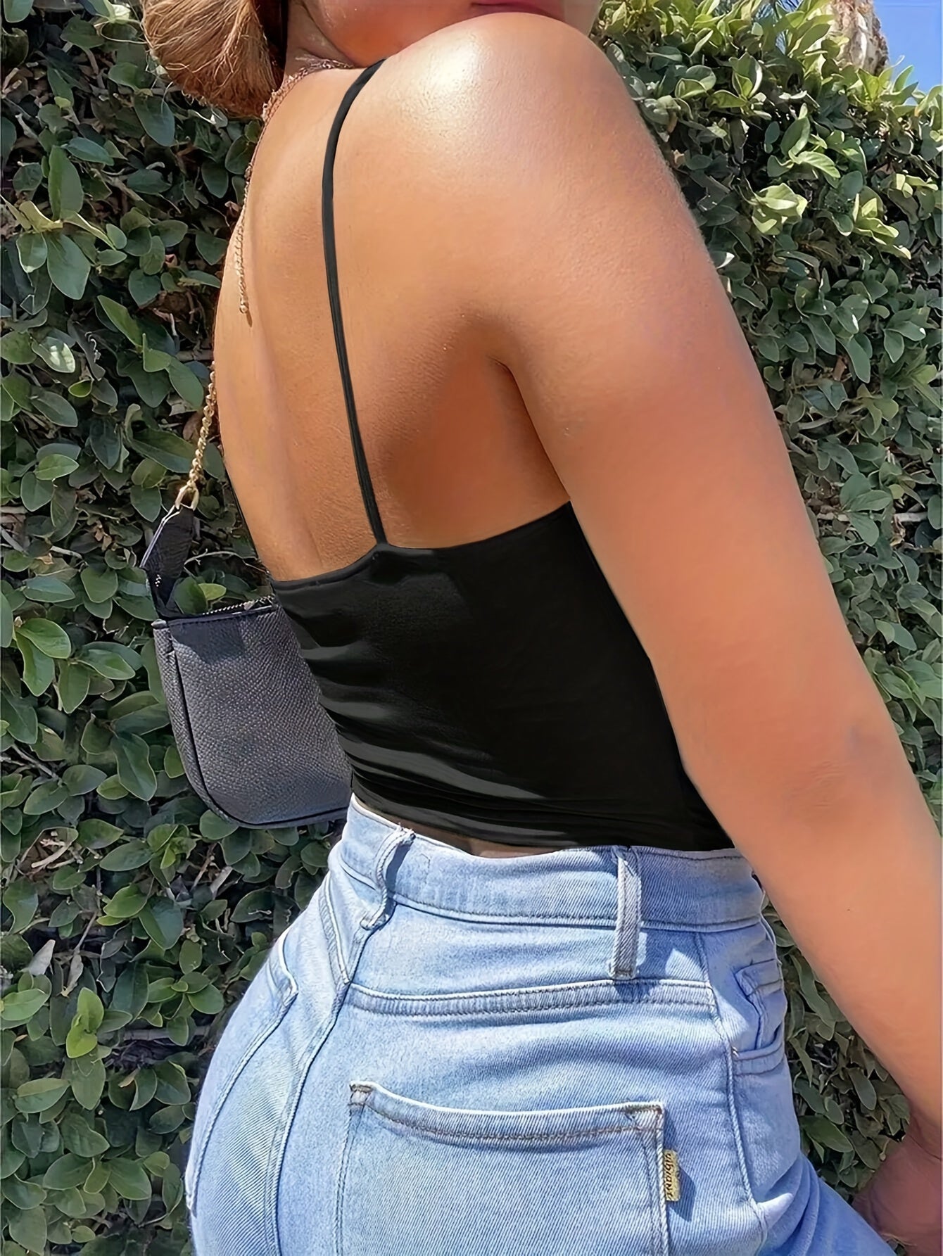 Damen Crop Top mit Cut-Out und Frontknoten – Modisches Camisole für Freizeit und Ausgehen