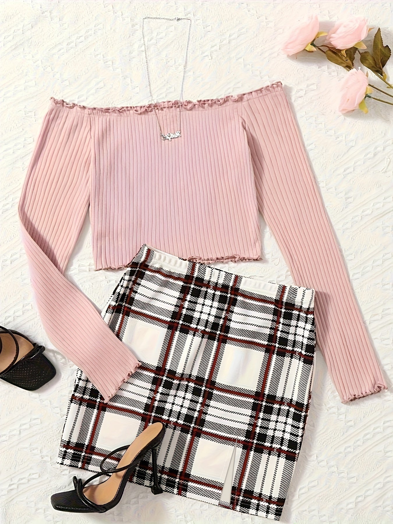 Damen Off-Shoulder Zweiteiler Set – Elegantes Oberteil mit Falten & Karierter Minirock – Perfekt für Frühling und Sommer