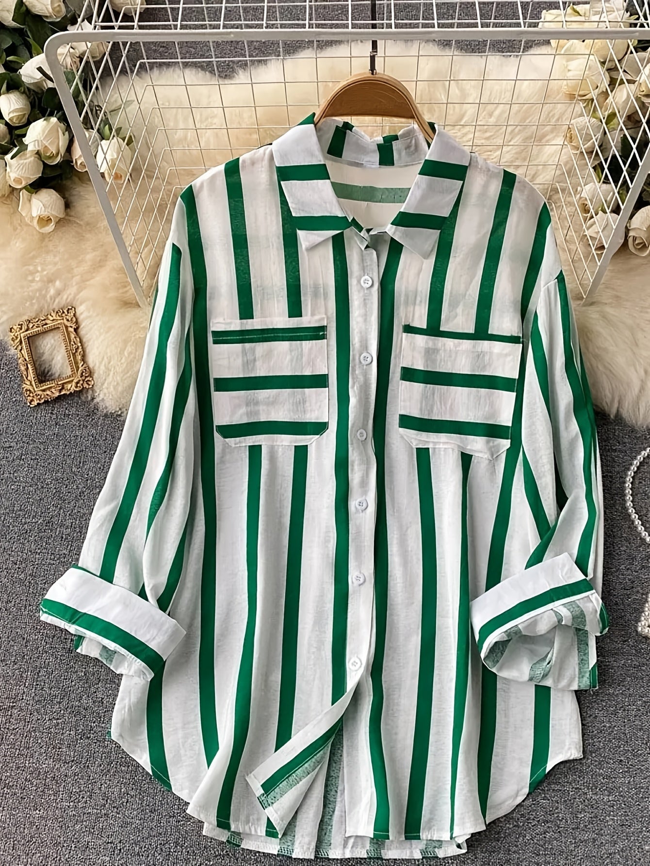 Damen Streifen-Bluse im klassischen Hemd-Stil – Modisches Freizeit- und Büro-Outfit