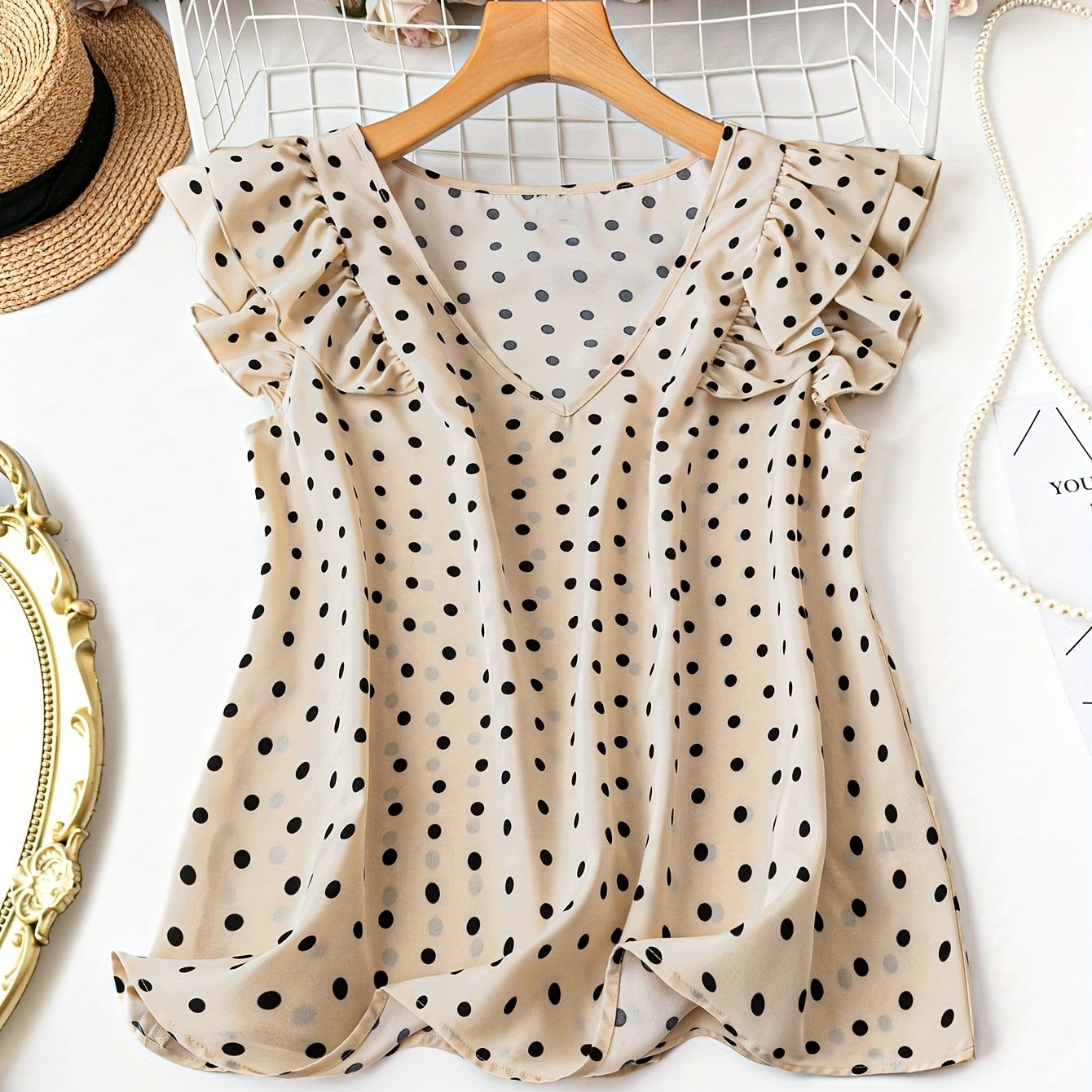 Damen Bluse mit V-Ausschnitt und Volantärmeln – Elegante Tupfen, Femininer Stil für Büro und Freizeit