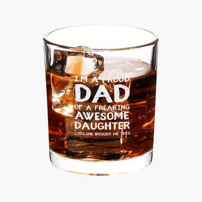 Vaterstag Whiskyglas mit Humor für Männer – Geschenk für stolze Väter und ihre Töchter, Whiskyglas mit lustigem Spruch