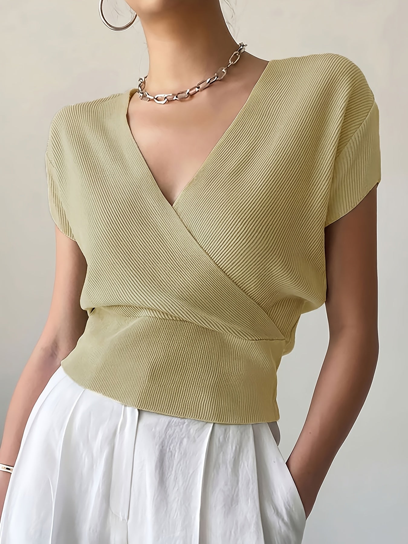 Damen Wickelshirt mit Kurzarm – Elegantes Freizeit-Top im modernen Design