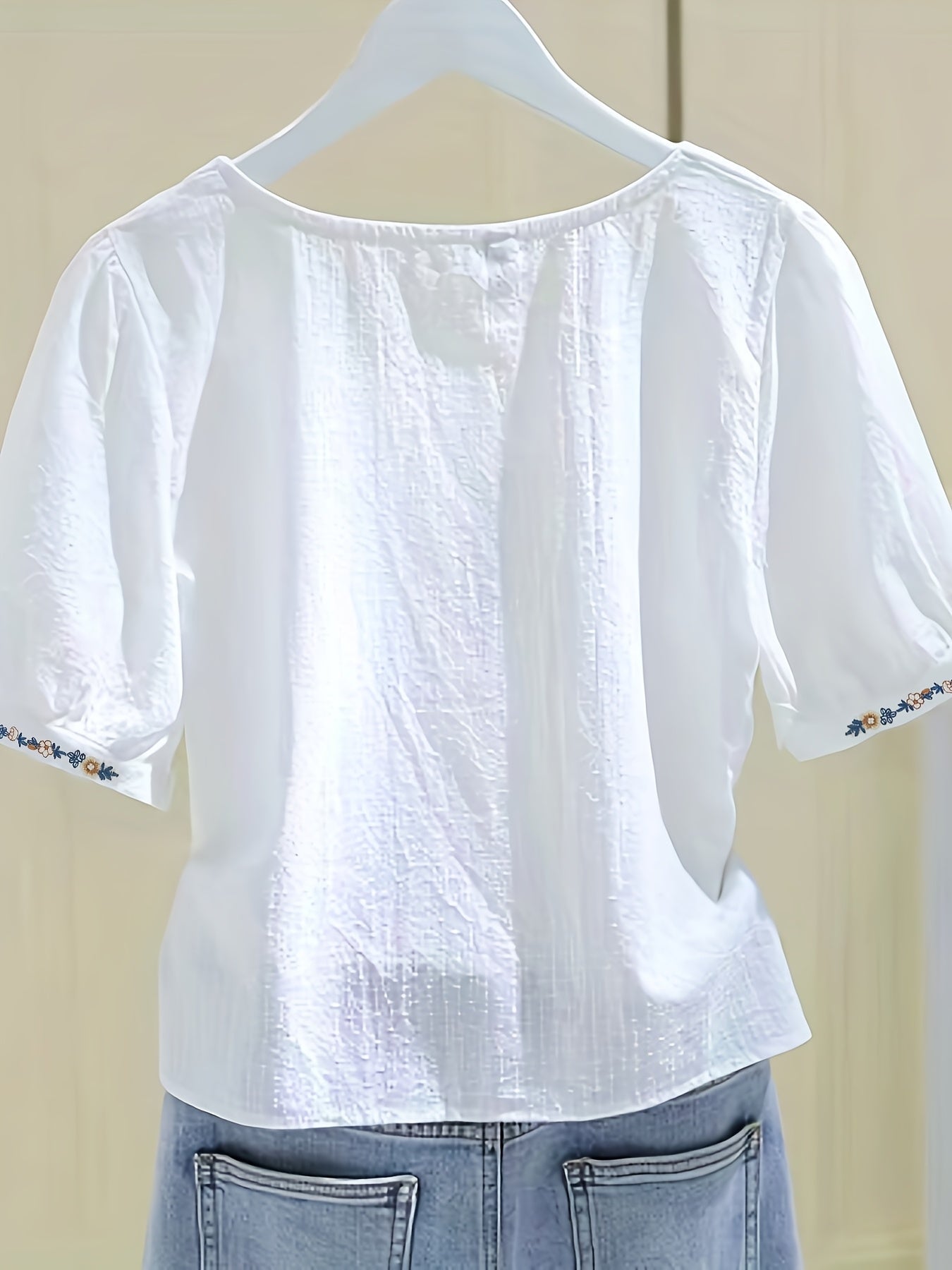Damen Bluse mit Stickerei und Quadrat-Ausschnitt – Eleganter Sommerstil