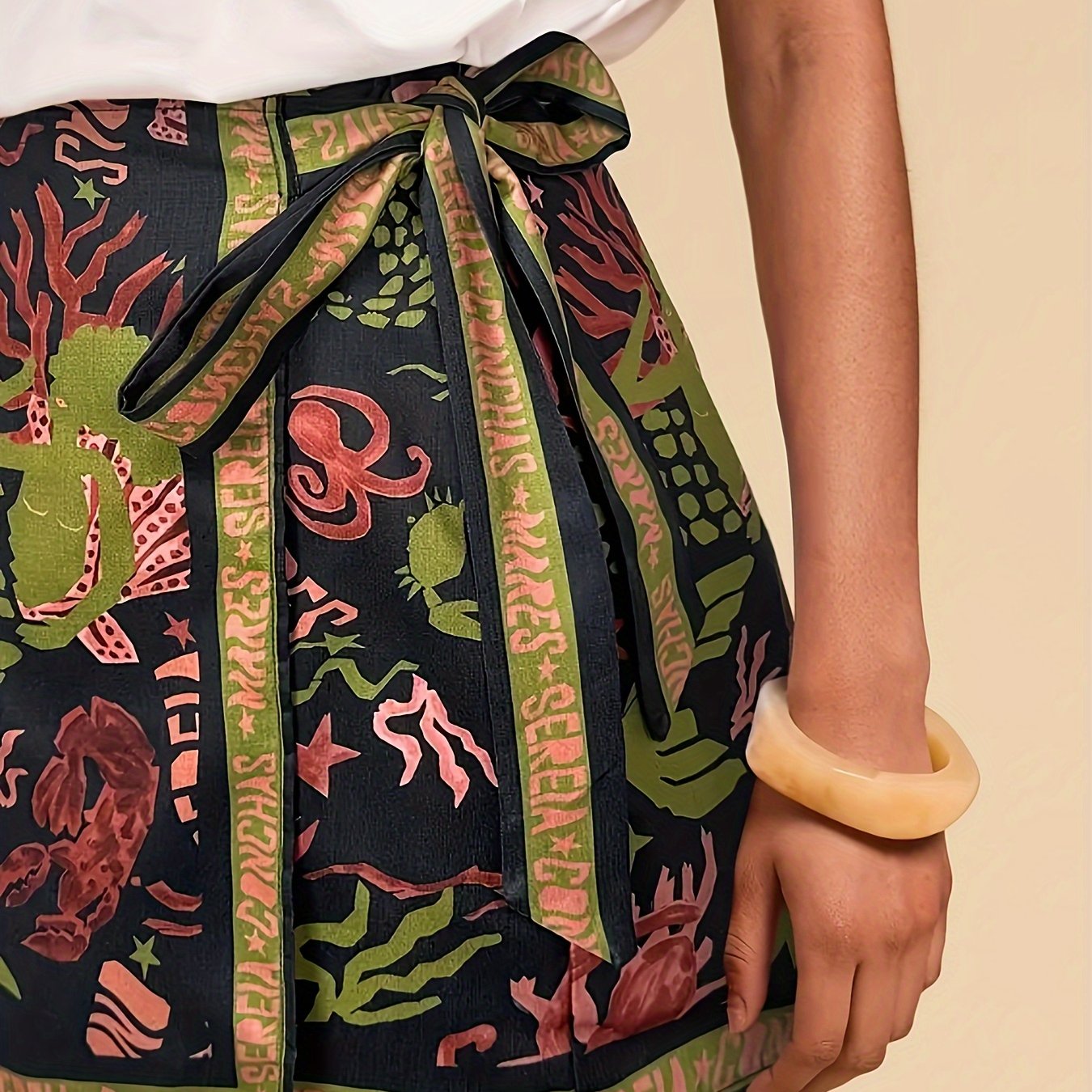 Damen Wickelrock mit Meeres-Print und modernem, künstlerischem Design – Ideal für Freizeit und Urlaub