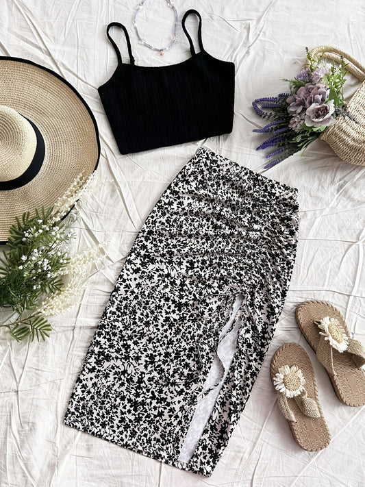 Damen Sommer-Urlaubsoutfit mit Crop Top und Blumenrock – Stilvolles Freizeit-Set für den Strand