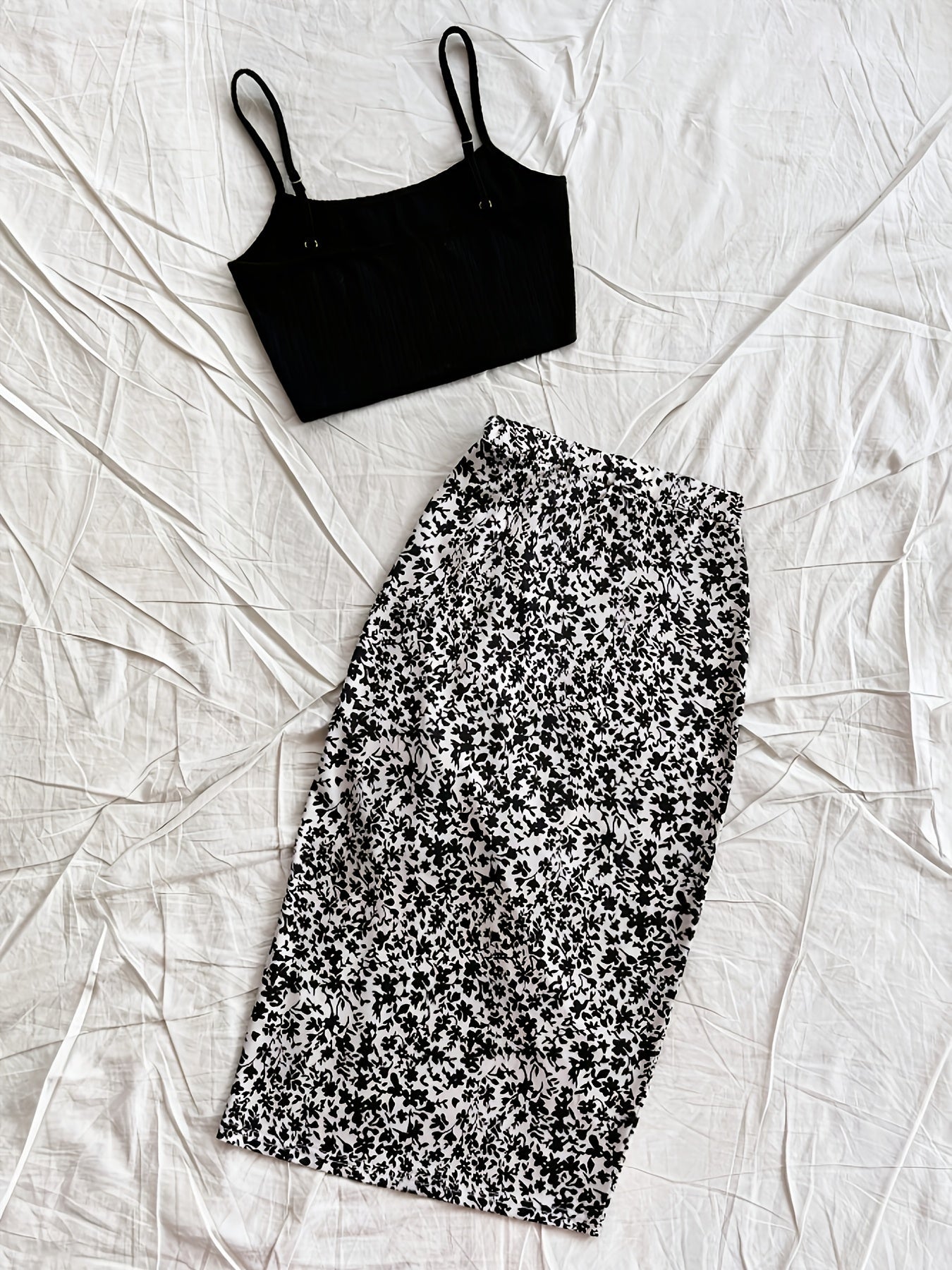 Damen Sommer-Urlaubsoutfit mit Crop Top und Blumenrock – Stilvolles Freizeit-Set für den Strand
