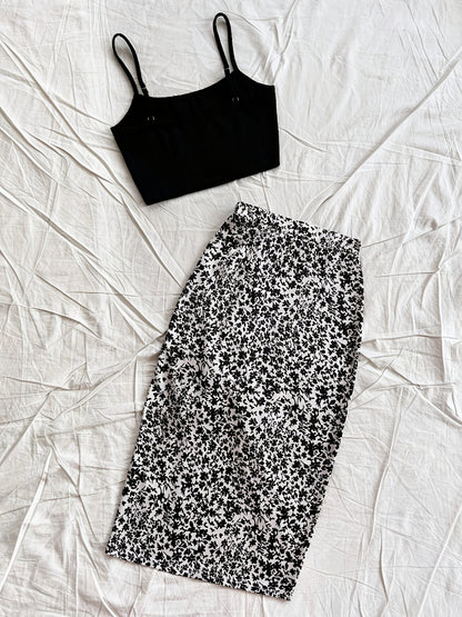 Damen Sommer-Urlaubsoutfit mit Crop Top und Blumenrock – Stilvolles Freizeit-Set für den Strand