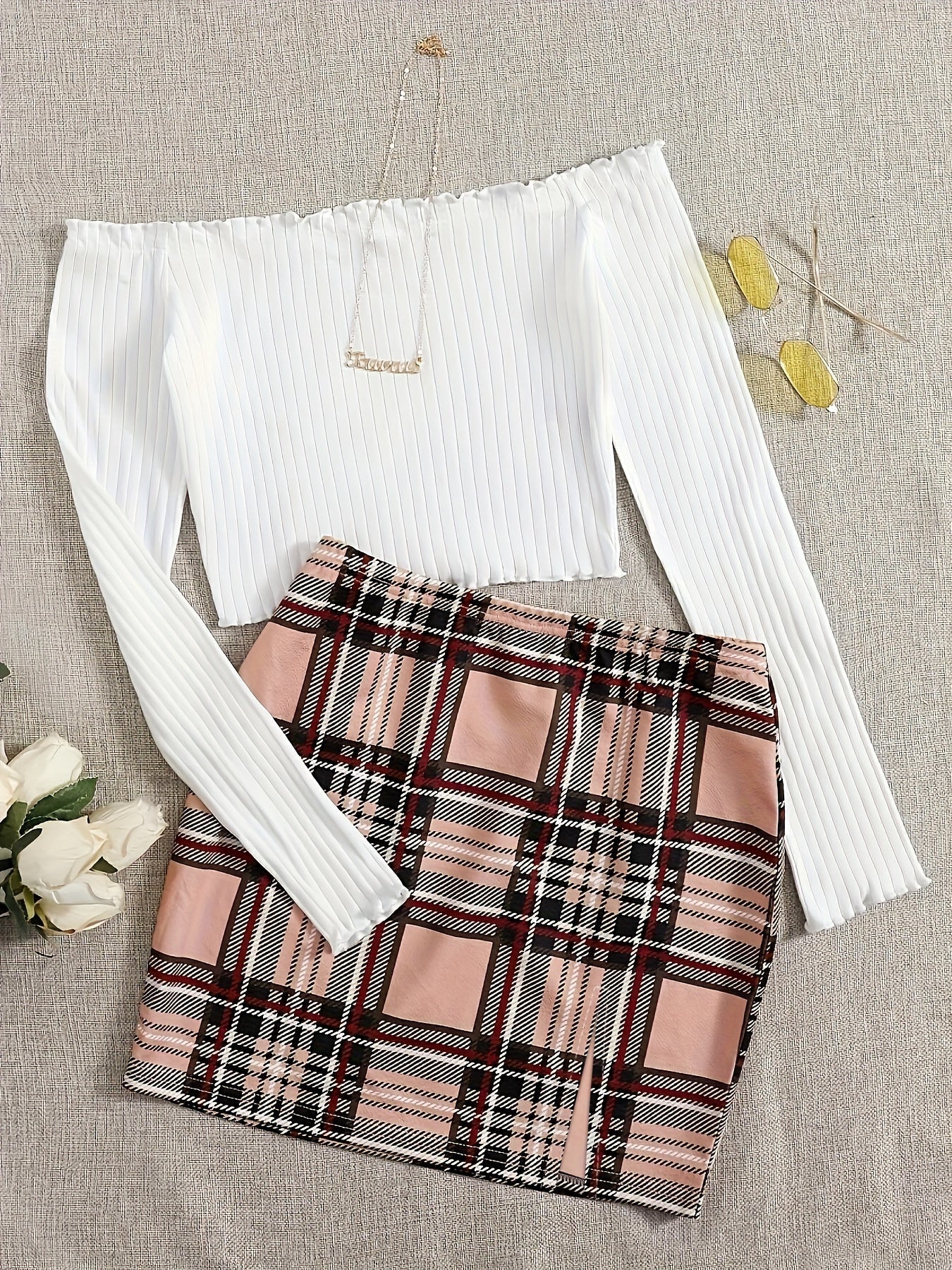 Damen Off-Shoulder Zweiteiler Set – Elegantes Oberteil mit Falten & Karierter Minirock – Perfekt für Frühling und Sommer