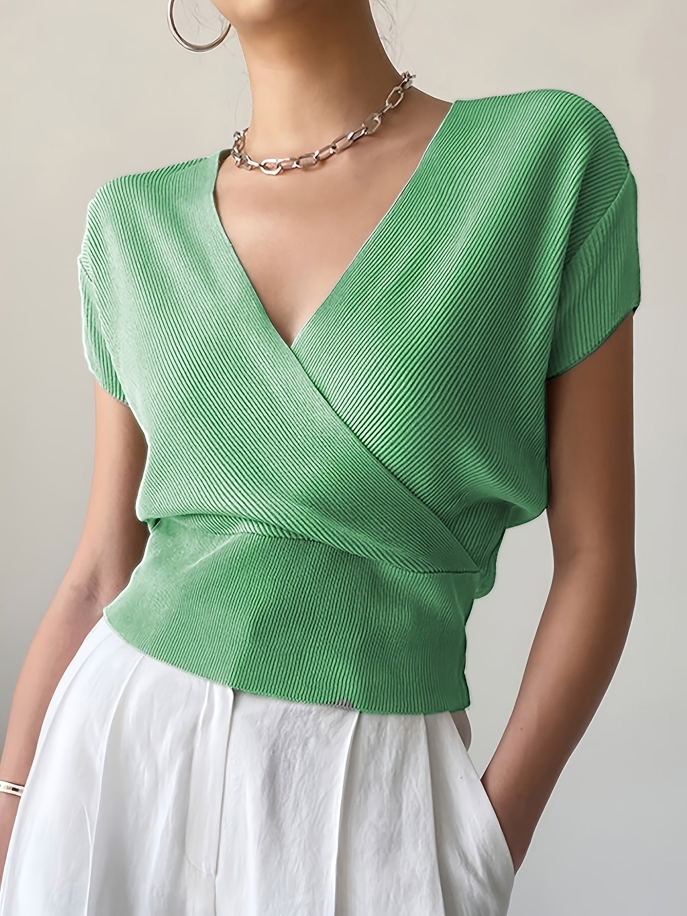 Damen Wickelshirt mit Kurzarm – Elegantes Freizeit-Top im modernen Design