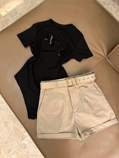 Damen Zweiteiler Set – Stilvolles T-Shirt und Shorts mit Gürtel, Casual Chic Outfit