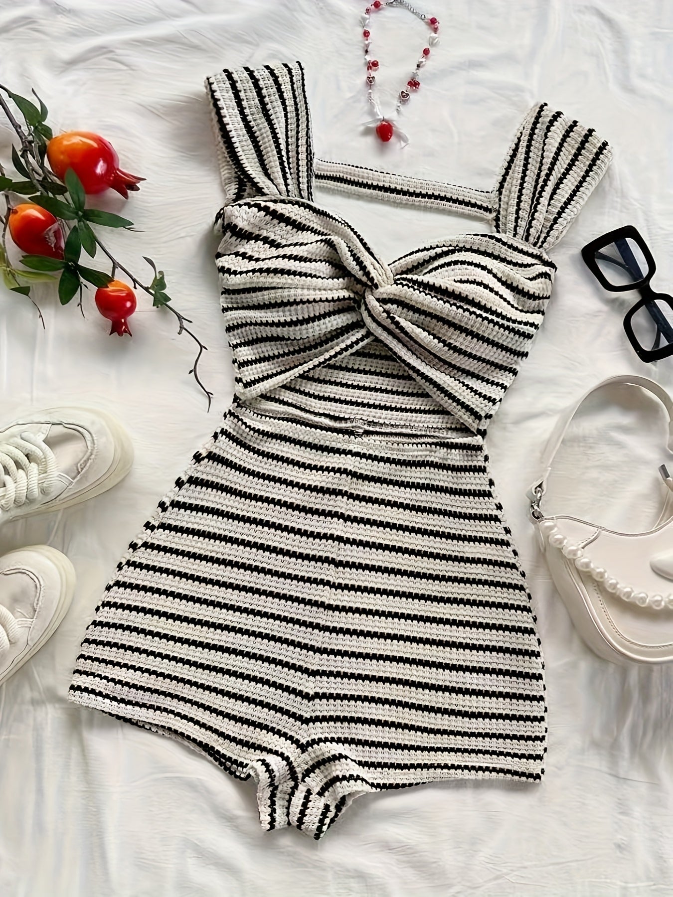 Damen Strick-Romper mit Streifen und Twist-Front – Modischer Einteiler für Freizeit & Sommer