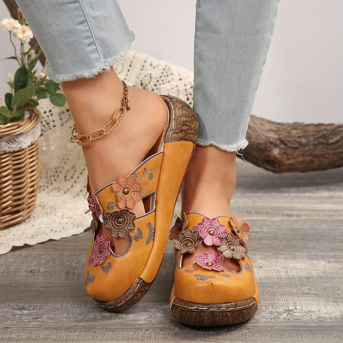 Damen Wedges Mules mit Blumen- und Schmetterlingsdesign – Boho Komfortschuhe