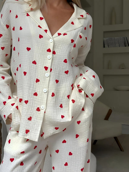 Damen Pyjama Set mit Herzmuster – Stilvolles Schlafanzug-Set für gemütliche Nächte